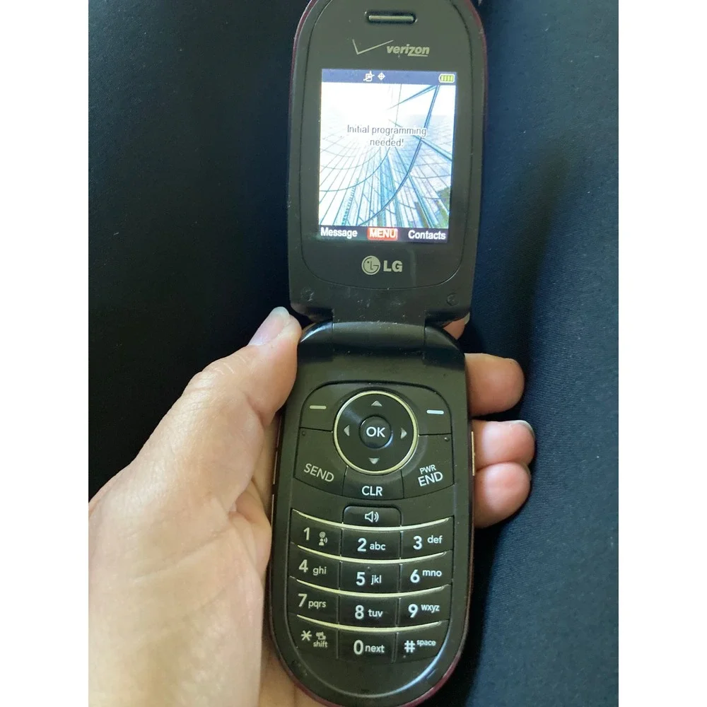 LG VX8350 Verizon V CAST Music Flip Phone Red Vintage Clamshell Box & Charger